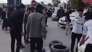 Süleymaniye'de altıncı hazırlık öğrencileri müfredat zorluğunu protestoda ana yolu kapattı