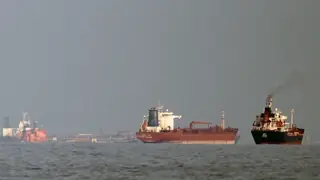Müzakereler tıkanırken İran Hürmüz Boğazı yakınında iki gemiye el koydu