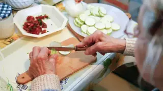 Japon Araştırması: Haftada En Az Bir Kez Yemek Pişirmek Demans Riskini %30 Azaltıyor