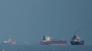 Amerikan Basını: Yaptırım Uygulanan Gemiler Hürmüz Boğazı'ndan Geçmeye Devam Ediyor