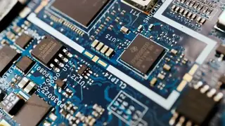Hammadde eksikliği ve fiyat artışları küresel elektronik sektöründeki krizi derinleştiriyor