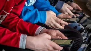 İngiltere, 16 yaş altındakiler için sosyal medya kısıtlaması getirmeye hazırlanıyor