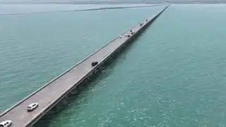 Irak'ta en büyük beton köprü geçici olarak trafiğe açıldı