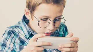 Göz Yorgunluğu ve Akıllı Telefonlar Çocuklarda Görme Sorunlarını Tetikliyor