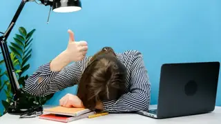 Psikolojiye Göre En Dayanıklı İnsan, Sessizce Yıkılabilendir