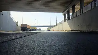 Bağdat Belediyesi, Kanal el-Ceyş yolundaki tünellerde asfaltlama çalışmalarına başladı