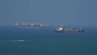 İran kıyıları açıklarında bir yük gemisine küçük teknelerle saldırı düzenlendi
