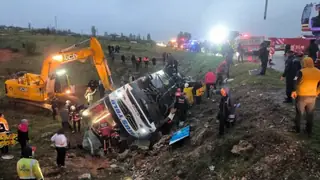 Türkiye'de yolcu otobüsü devrildi: 4 ölü, 15 yaralı