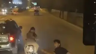 Asayiş güçleri Kalar şehrinde bir turist otobüsünün önünü kesmeye çalışan kişileri yakaladı