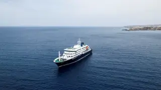 İspanya, 'korkulu gemi'den 94 kişiyi tahliye etti