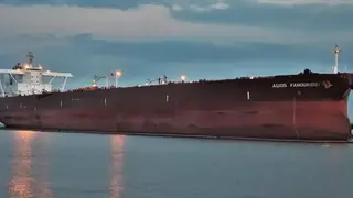 ABD Donanması, "bilinmeyen" nedenlerle Irak petrol tankerini seyrden alıkoydu