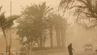 Irak'ın Birçok Şehrinde Toz Fırtınası ve Görüş Mesafesi Uyarısı