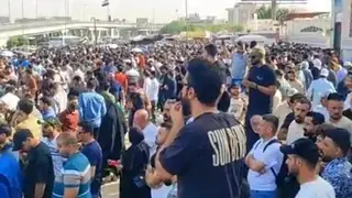 Bağdat’ta büyük işçi gösterisi, trafik durma noktasına geldi