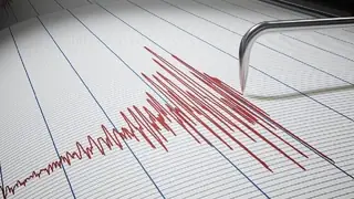 Japonya açıklarında 7,4 büyüklüğünde deprem ve tsunami uyarısı