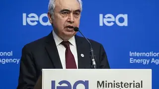 Irak'ın savaş öncesi petrol üretim seviyelerine ulaşması iki yıl sürecek